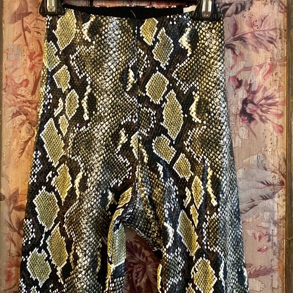 NWT COMMANDO SNAKE PRINT FAUX LEATHER LEGGINGS HIGH WAIST SLIMMING SIZE XS - Picture 7 of 16
